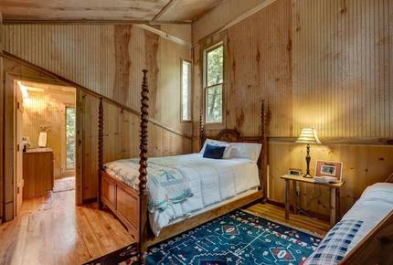 Creek Front Mountain Retreat - Hayesville, North Carolina