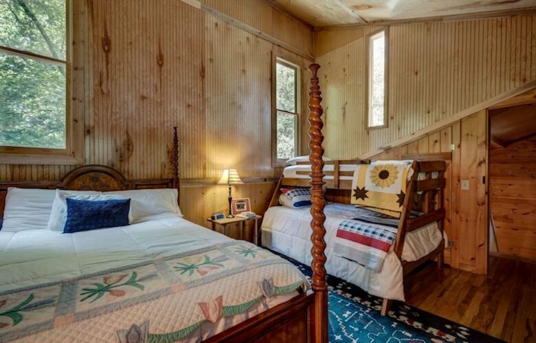 Creek Front Mountain Retreat - Hayesville, North Carolina