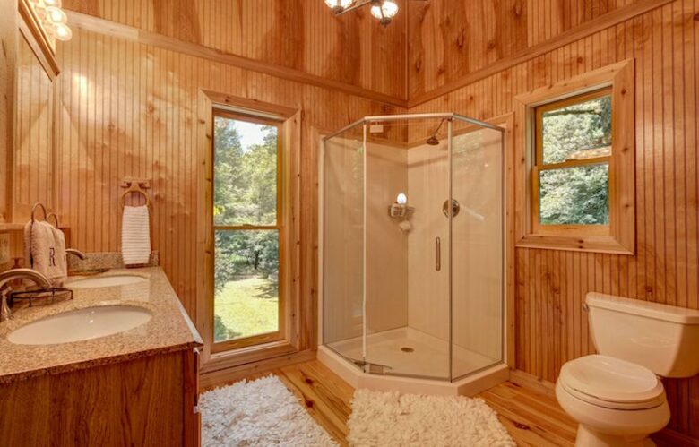 Creek Front Mountain Retreat - Hayesville, North Carolina