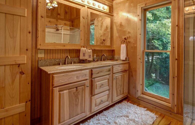 Creek Front Mountain Retreat - Hayesville, North Carolina