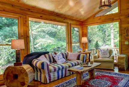 Creek Front Mountain Retreat - Hayesville, North Carolina