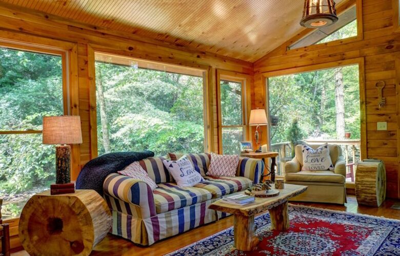 Creek Front Mountain Retreat - Hayesville, North Carolina