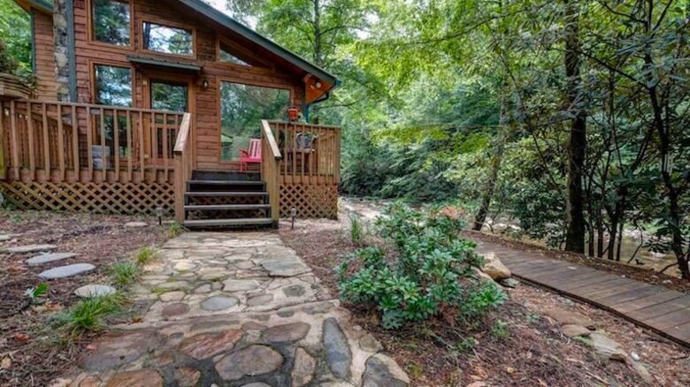 Creek Front Mountain Retreat - Hayesville, North Carolina