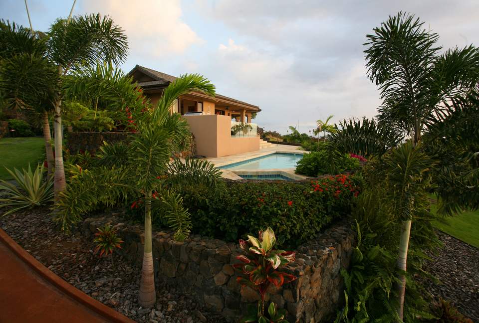 The Auamo Compound at Hokuli'a - KEALAKEKUA, Big Island, Hawaii