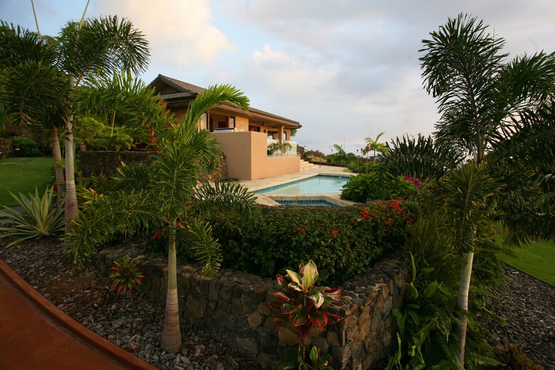 The Auamo Compound at Hokuli'a - KEALAKEKUA, Big Island, Hawaii