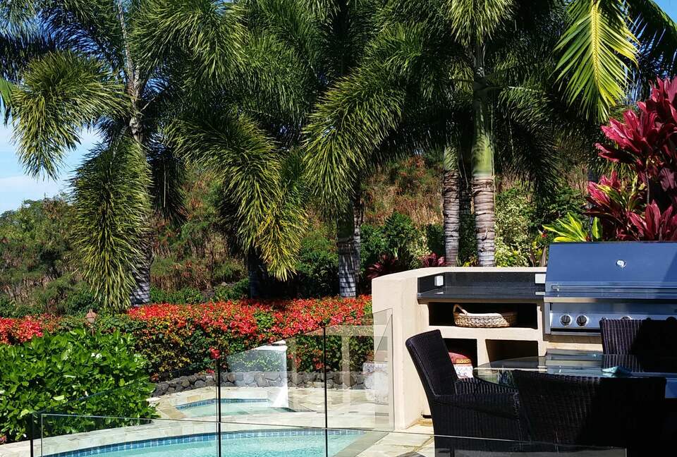 The Auamo Compound at Hokuli'a - KEALAKEKUA, Big Island, Hawaii