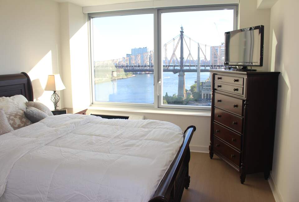 Manhattan - Roosevelt Island Gem - New York City, New York