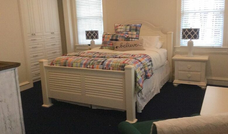 Luxurious Lake Front Home with Private Pool and Dock - Greensboro, Georgia