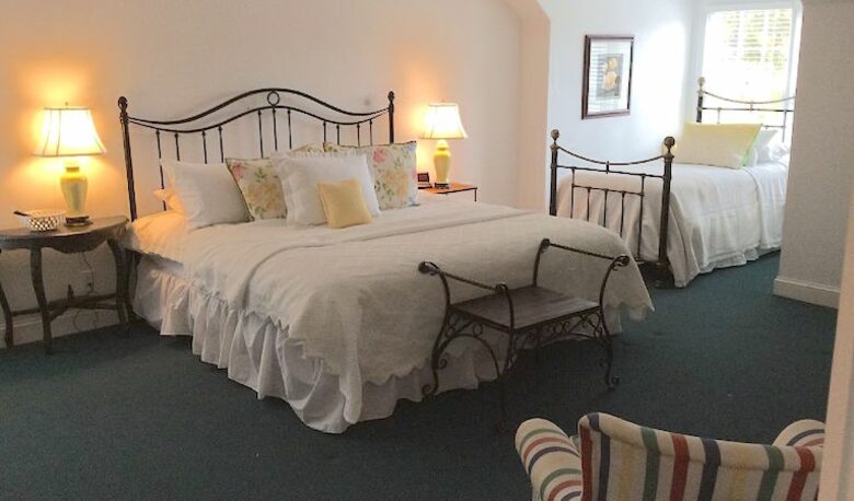 Luxurious Lake Front Home with Private Pool and Dock - Greensboro, Georgia