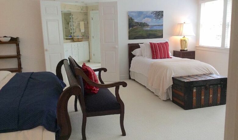 Luxurious Lake Front Home with Private Pool and Dock - Greensboro, Georgia