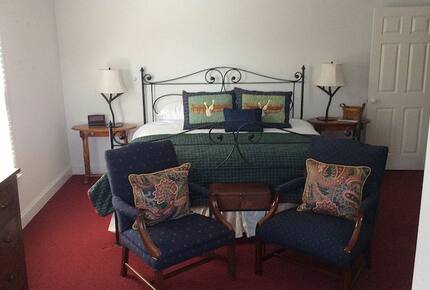 Luxurious Lake Front Home with Private Pool and Dock - Greensboro, Georgia