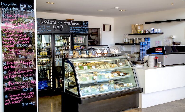 Broadbeach Luxury Villa at Freshwater Point Resort - Broadbeach Waters, Australia