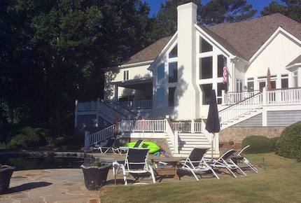 Charming Southern Lakefront Home with Pool - Greensboro, Georgia