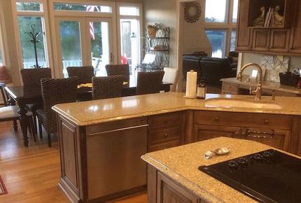 Charming Southern Lakefront Home with Pool - Greensboro, Georgia