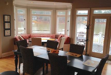 Charming Southern Lakefront Home with Pool - Greensboro, Georgia