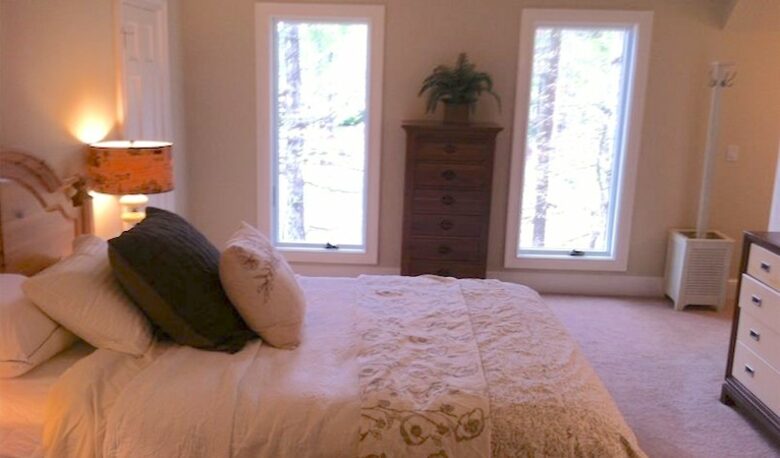 Charming Southern Lakefront Home with Pool - Greensboro, Georgia