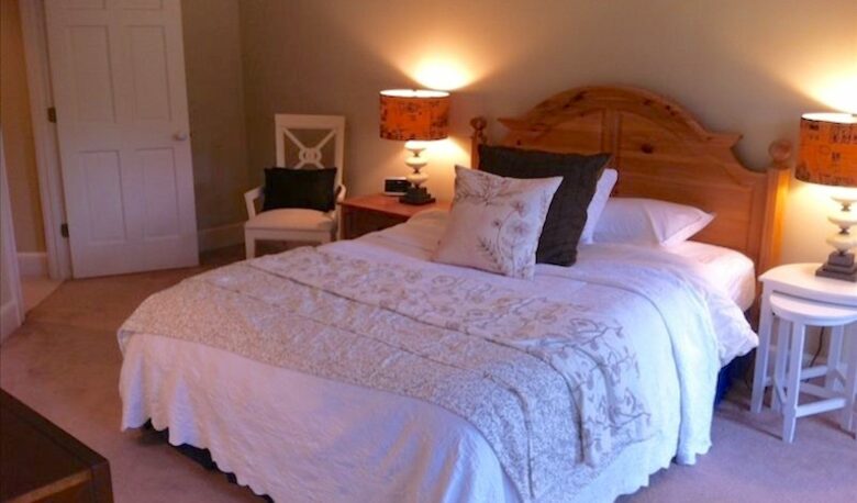 Charming Southern Lakefront Home with Pool - Greensboro, Georgia