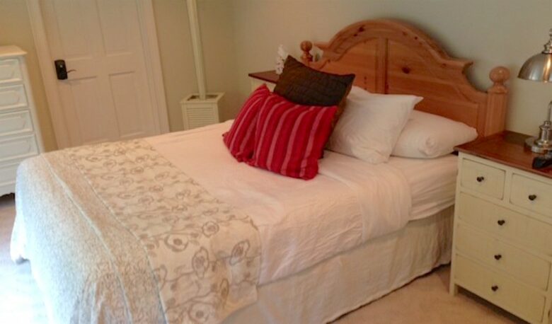 Charming Southern Lakefront Home with Pool - Greensboro, Georgia