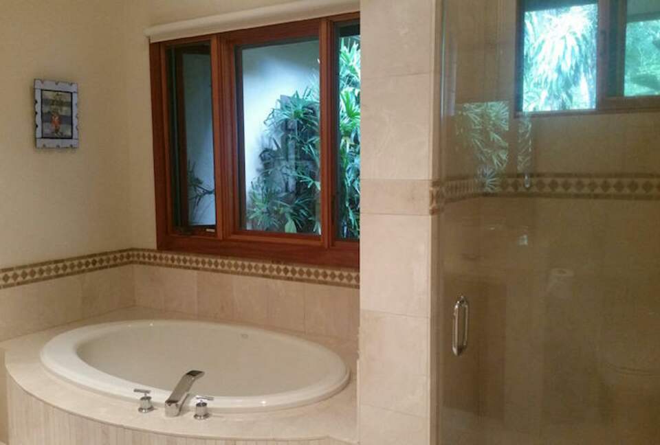 The Auamo Compound at Hokuli'a - KEALAKEKUA, Big Island, Hawaii