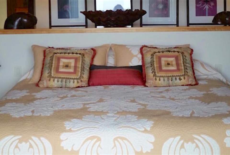 The Auamo Compound at Hokuli'a - KEALAKEKUA, Big Island, Hawaii