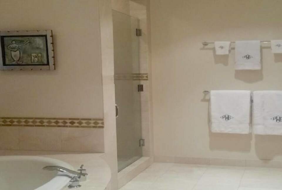 The Auamo Compound at Hokuli'a - KEALAKEKUA, Big Island, Hawaii