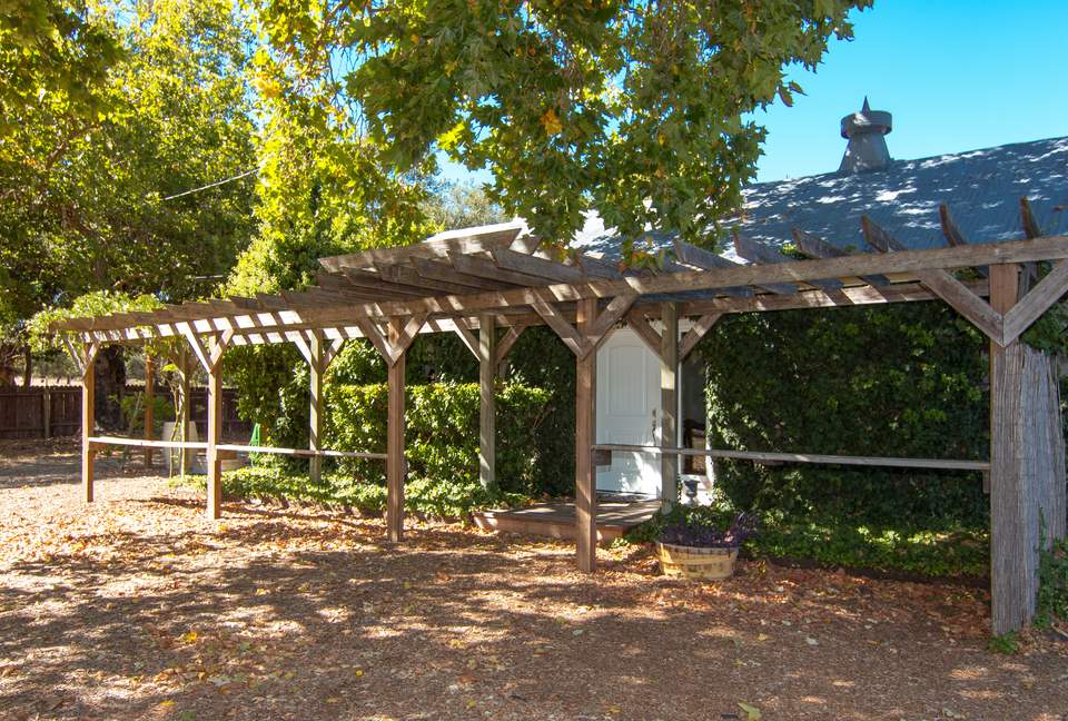 Enriquez Vineyard Cottage - Napa/Sonoma Area - Forestville, California