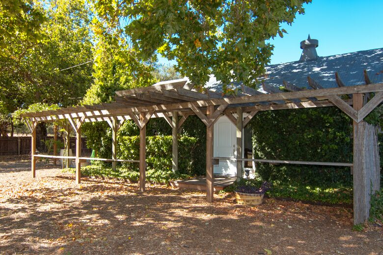 Enriquez Vineyard Cottage - Napa/Sonoma Area - Forestville, California