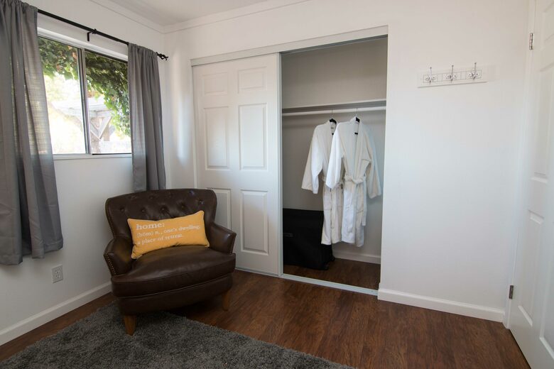 Enriquez Vineyard Cottage - Napa/Sonoma Area - Forestville, California