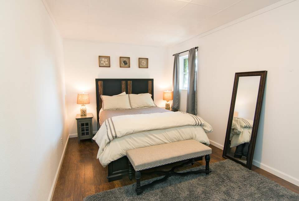 Enriquez Vineyard Cottage - Napa/Sonoma Area - Forestville, California