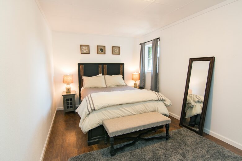 Enriquez Vineyard Cottage - Napa/Sonoma Area - Forestville, California