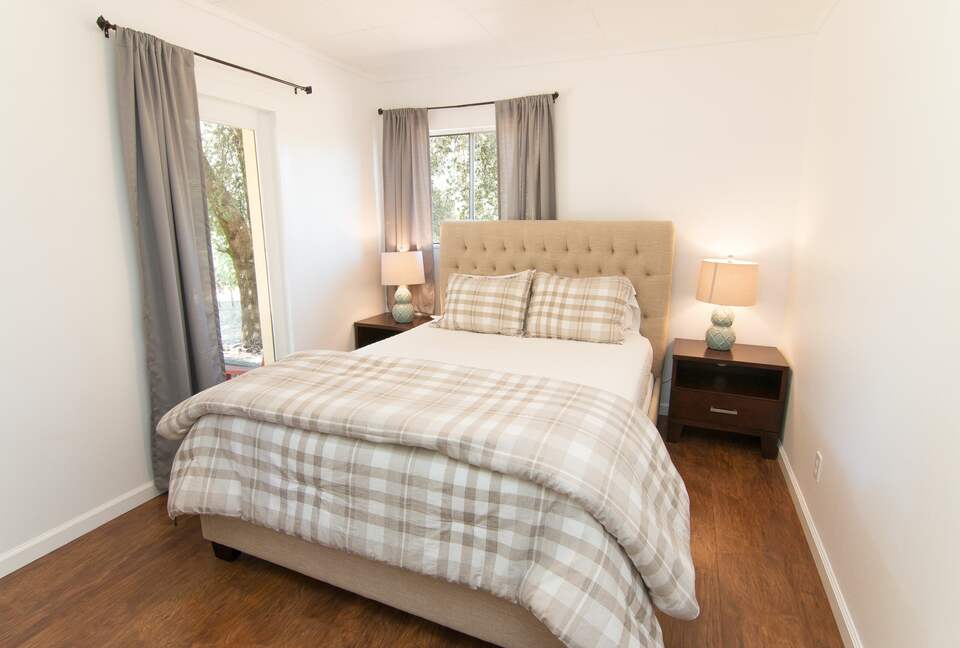 Enriquez Vineyard Cottage - Napa/Sonoma Area - Forestville, California