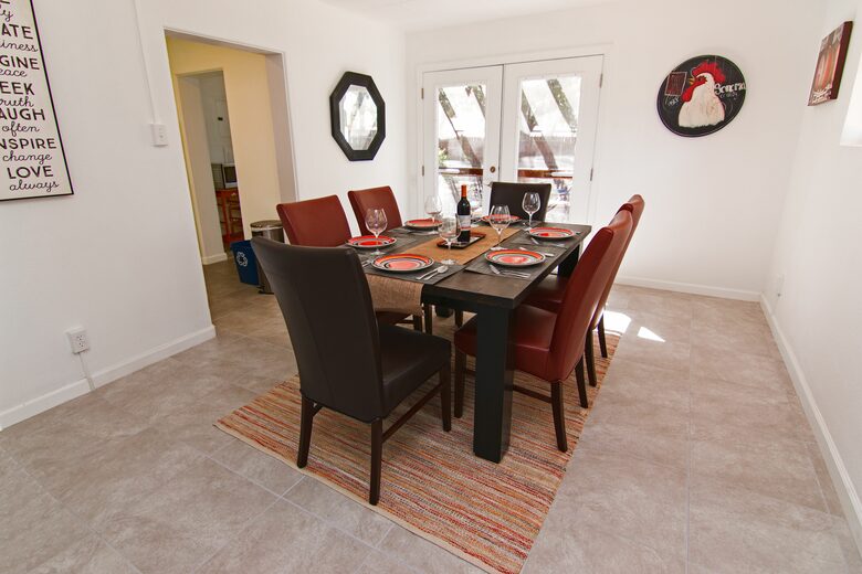 Enriquez Vineyard Cottage - Napa/Sonoma Area - Forestville, California