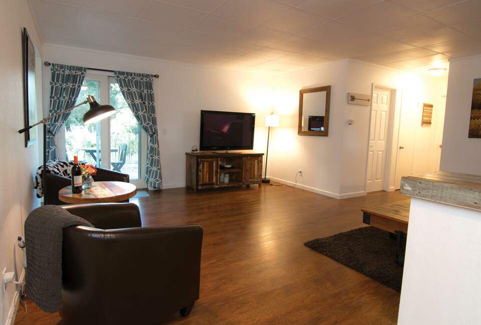 Enriquez Vineyard Cottage - Napa/Sonoma Area - Forestville, California