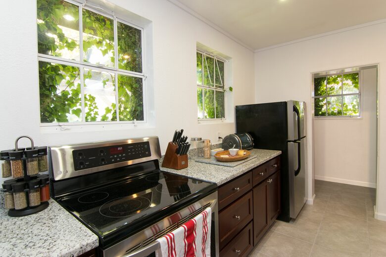 Enriquez Vineyard Cottage - Napa/Sonoma Area - Forestville, California