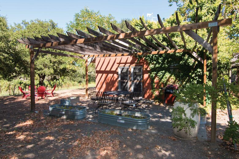 Enriquez Vineyard Cottage - Napa/Sonoma Area - Forestville, California