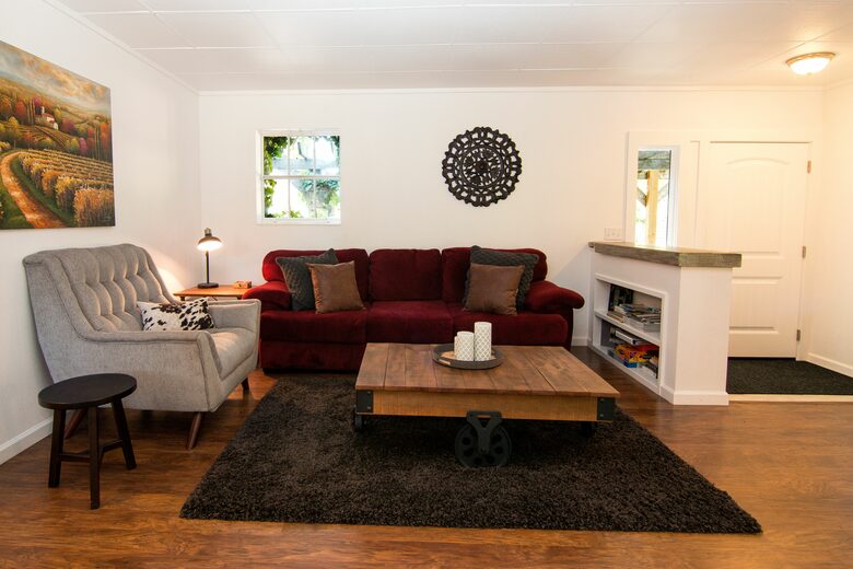 Enriquez Vineyard Cottage - Napa/Sonoma Area - Forestville, California