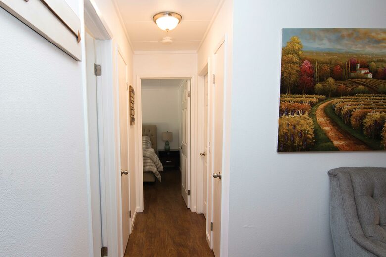 Enriquez Vineyard Cottage - Napa/Sonoma Area - Forestville, California