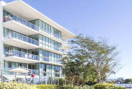 Broadbeach Luxury Villa - Broadbeach Waters, Australia