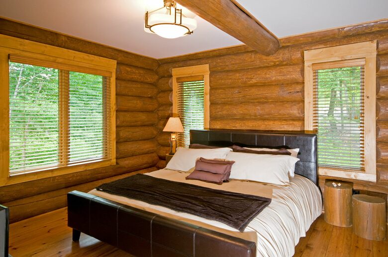 Huge forested riverfront property. 3 minutes to skiing. - Mont Tremblant, Canada