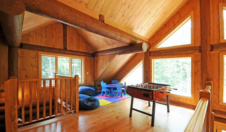 Huge forested riverfront property. 3 minutes to skiing. - Mont Tremblant, Canada