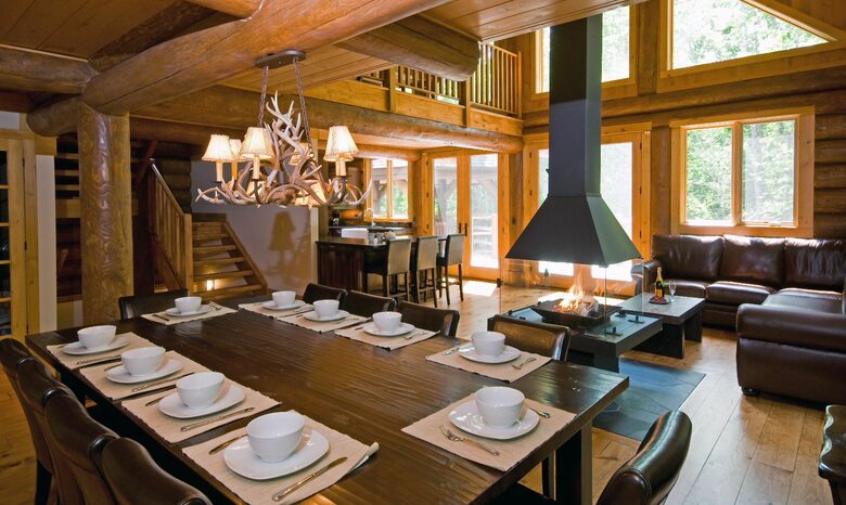 Huge forested riverfront property. 3 minutes to skiing. - Mont Tremblant, Canada