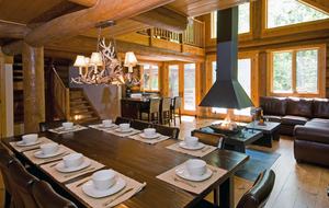 Huge forested riverfront property. 3 minutes to skiing. - Mont Tremblant, Canada