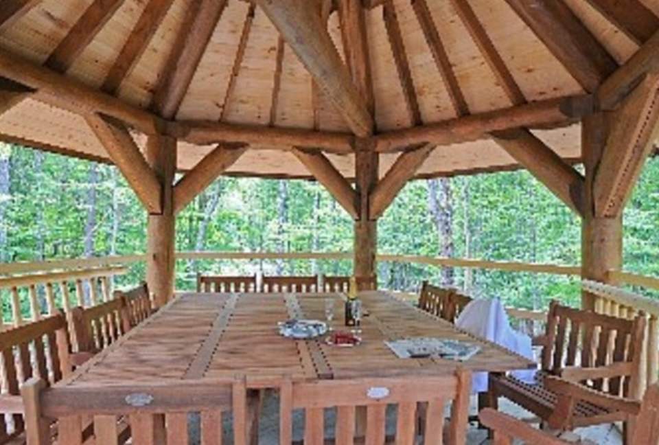 Huge forested riverfront property. 3 minutes to skiing. - Mont Tremblant, Canada