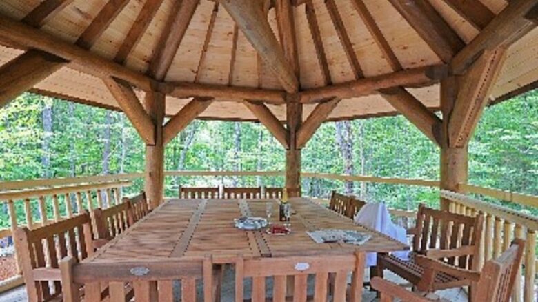 Huge forested riverfront property. 3 minutes to skiing. - Mont Tremblant, Canada