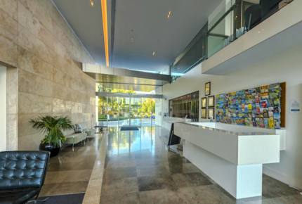 Broadbeach Luxury Villa - Broadbeach Waters, Australia