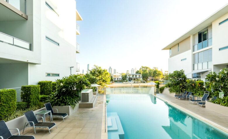 Broadbeach Luxury Villa - Broadbeach Waters, Australia