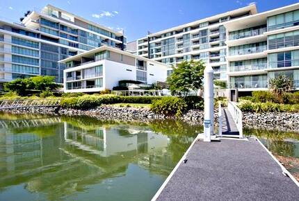 Broadbeach Luxury Villa - Broadbeach Waters, Australia