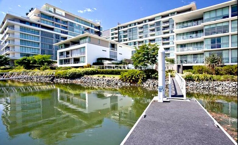 Broadbeach Luxury Villa - Broadbeach Waters, Australia
