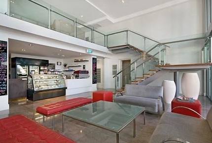 Broadbeach Luxury Villa - Broadbeach Waters, Australia