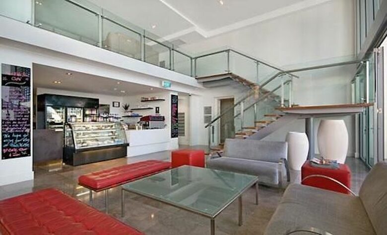 Broadbeach Luxury Villa - Broadbeach Waters, Australia